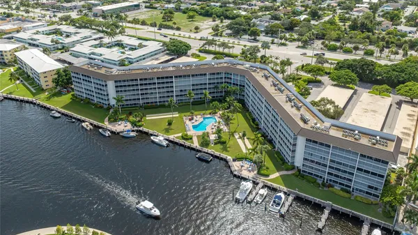 $1,900 | 400 North Federal Highway, Unit 108, Deerfield Beach, FL 33441