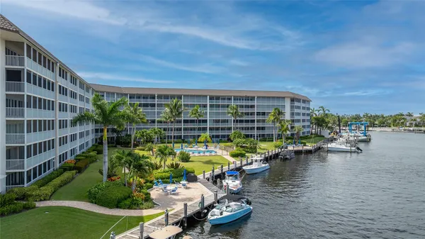 $1,900 | 400 North Federal Highway, Unit 108, Deerfield Beach, FL 33441