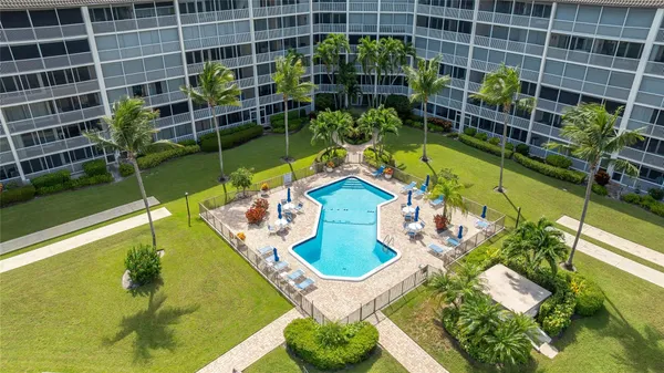 $1,900 | 400 North Federal Highway, Unit 108, Deerfield Beach, FL 33441