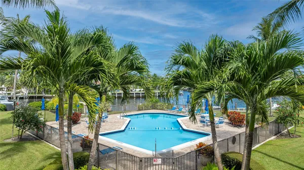 $1,900 | 400 North Federal Highway, Unit 108, Deerfield Beach, FL 33441