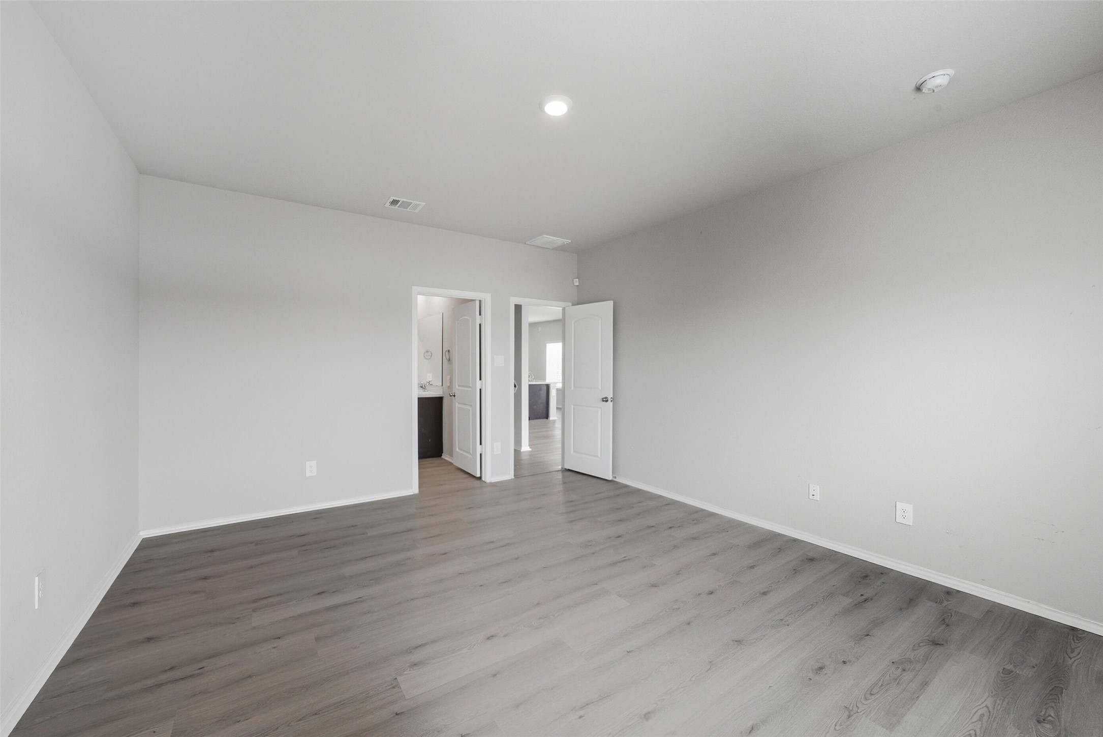 16524 Cascading Pnes Court Conroe, TX 77302 - Photo 15 of 34 Primary bedroom with ensuite bath.