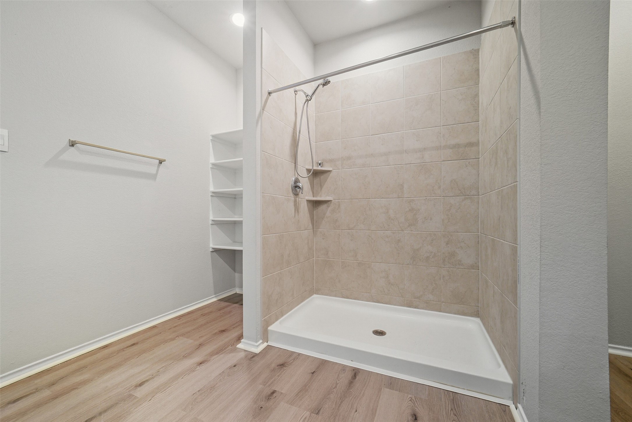 16524 Cascading Pnes Court Conroe, TX 77302 - Photo 18 of 34 Primary shower.