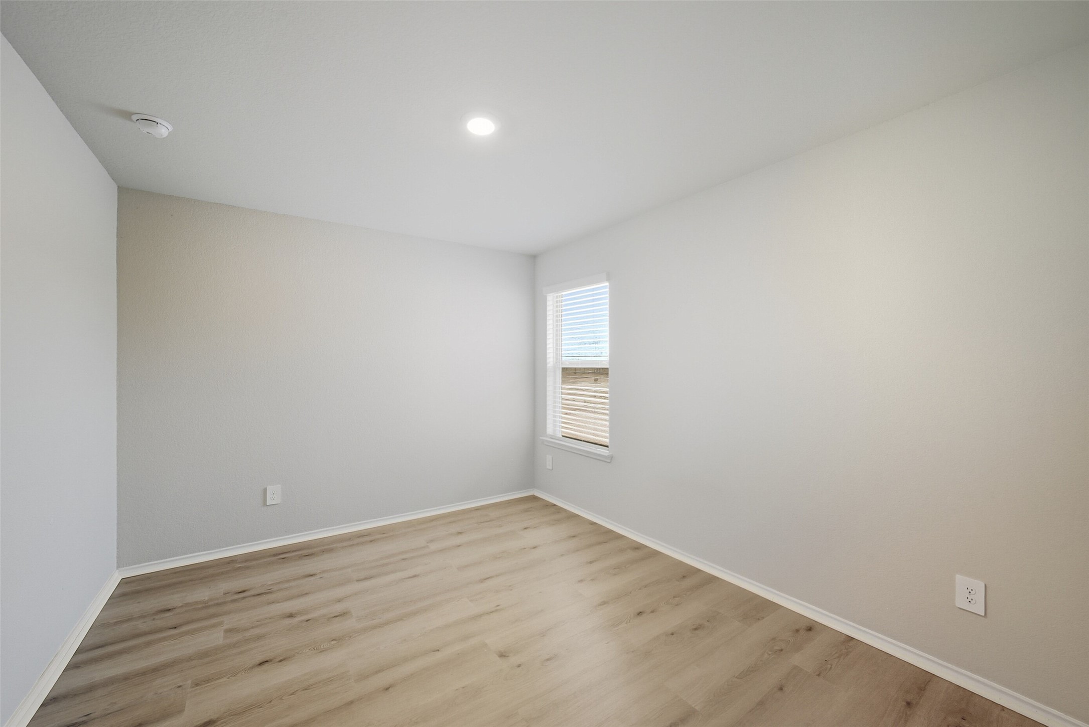 16524 Cascading Pnes Court Conroe, TX 77302 - Photo 25 of 34 Secondary upstairs bedroom.