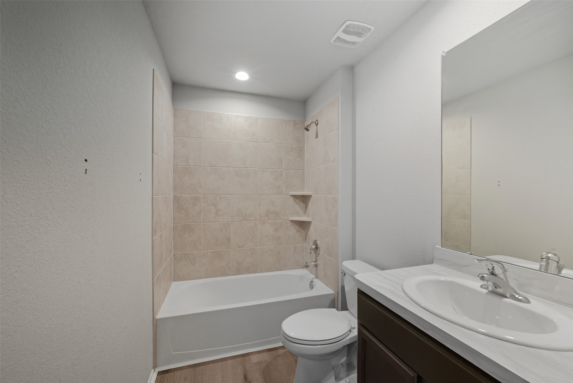 16524 Cascading Pnes Court Conroe, TX 77302 - Photo 27 of 34 Upstairs full bathroom.