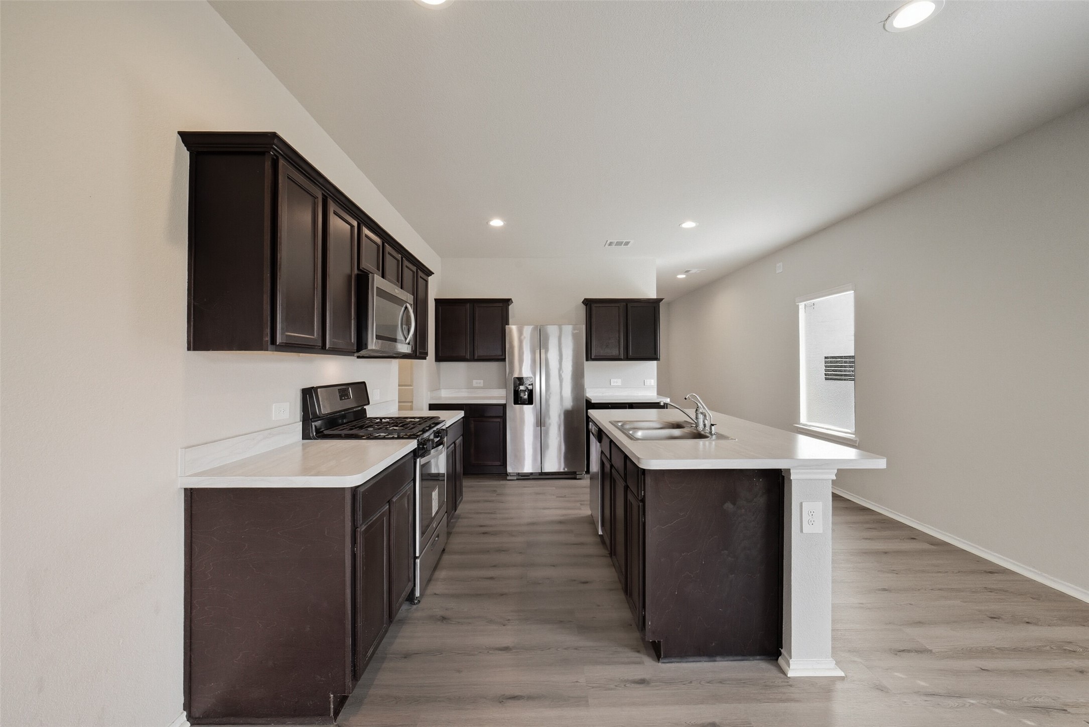 16524 Cascading Pnes Court Conroe, TX 77302 - Photo 9 of 34