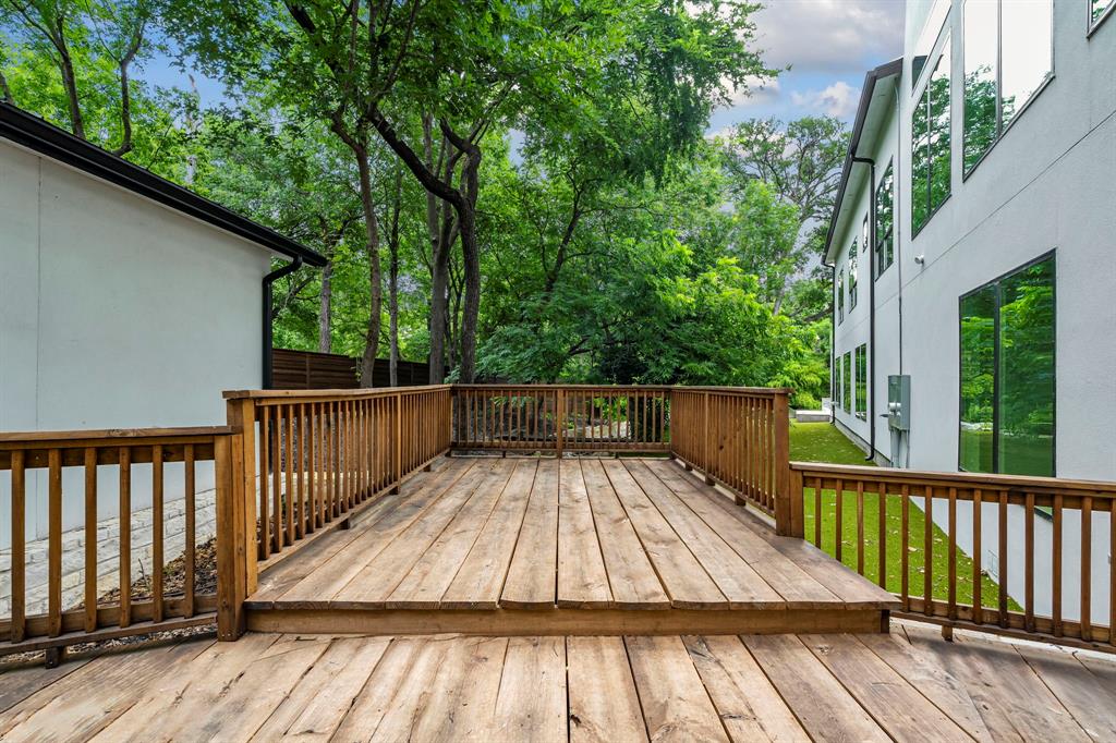 13032 Copenhill Road Dallas, TX 75240 - Photo 11 of 40 Deck between home and detached garage