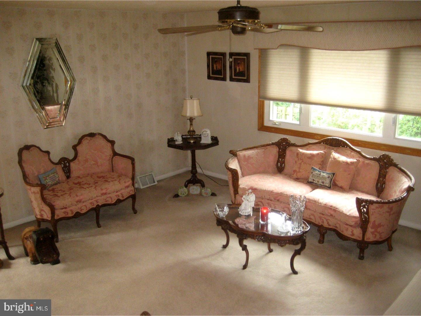 2733 Northview Street Philadelphia, PA 19152 - Photo 3 of 25 Living Room
