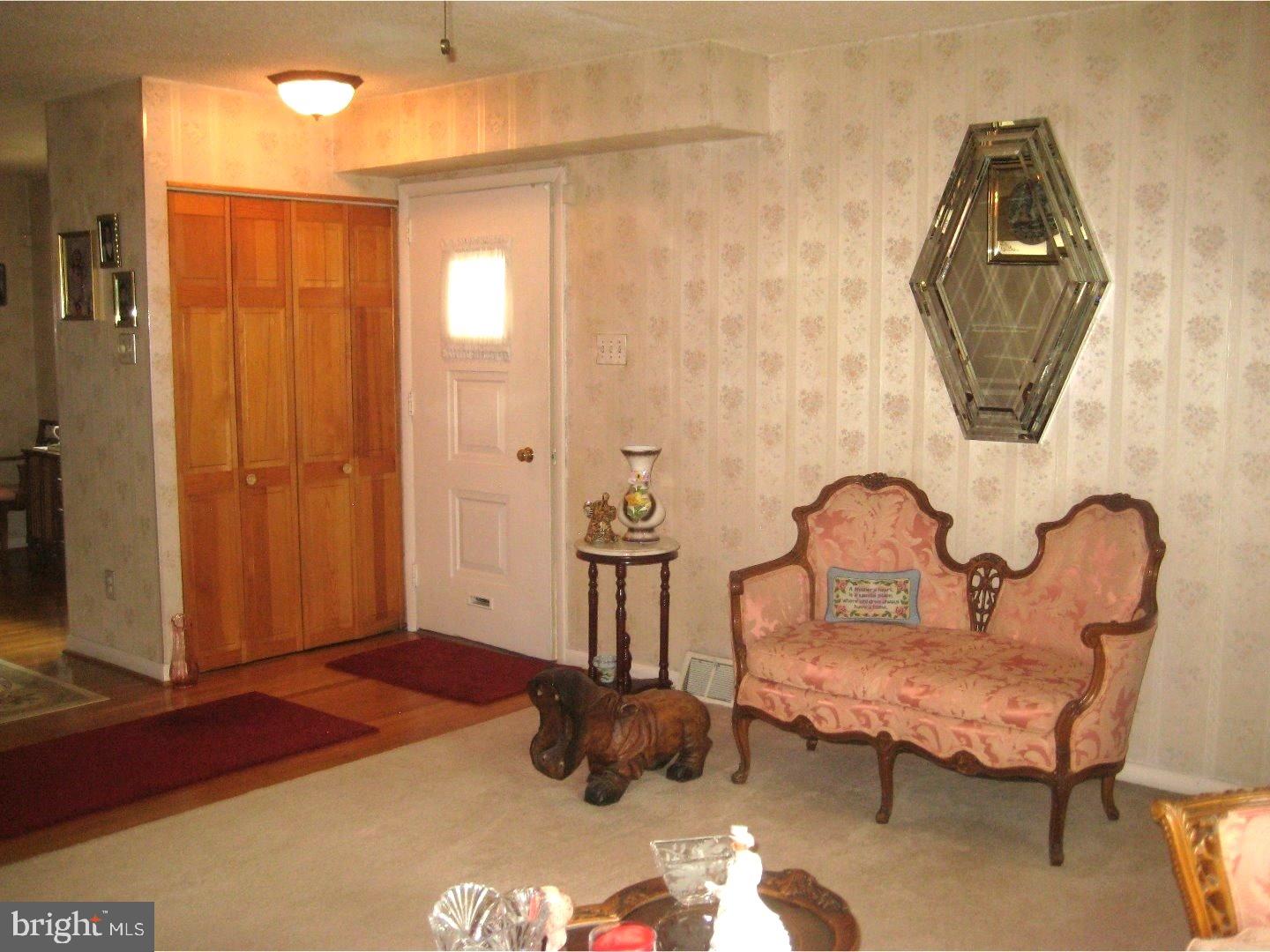 2733 Northview Street Philadelphia, PA 19152 - Photo 4 of 25 Living Room