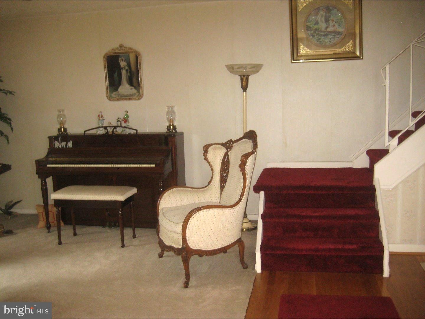 2733 Northview Street Philadelphia, PA 19152 - Photo 6 of 25 Living Room