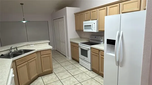 $2,200 | 534 Lake Sumner Drive, Groveland, FL 34736