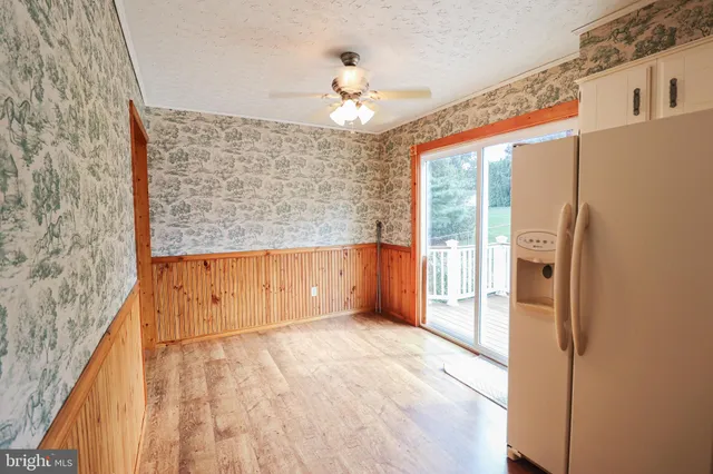 a view of room with furniture and a ceiling fan