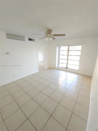 $2,000 | 4505 Treehouse Lane, Unit 8H, Tamarac, FL 33319