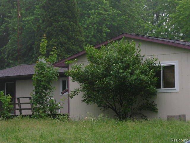 17202 Donohue Road Pinckney, MI 48169 - Photo 5 of 5 rear