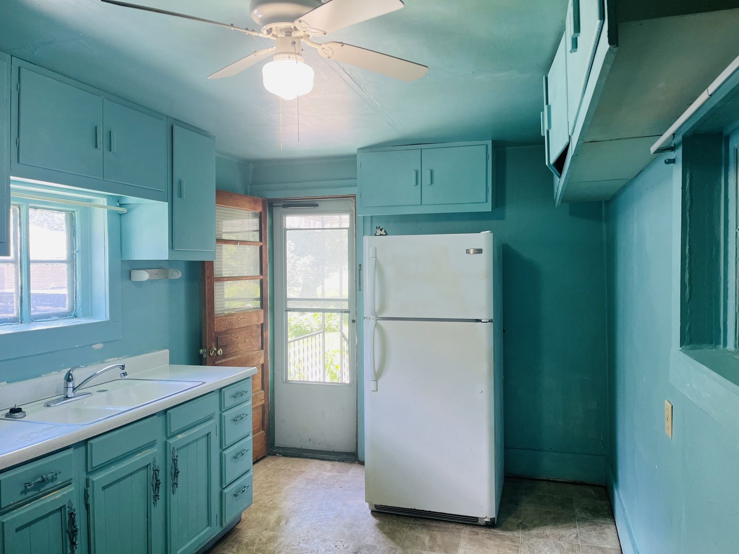 1213 East Main Street Streator, IL 61364 - Photo 16 of 18 a bathroom with a sink a mirror and a shower