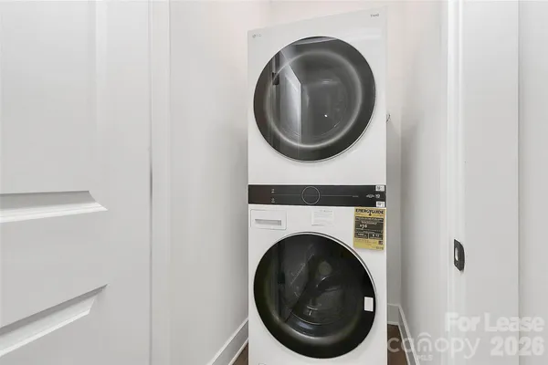 a close up view of a washer and dryer