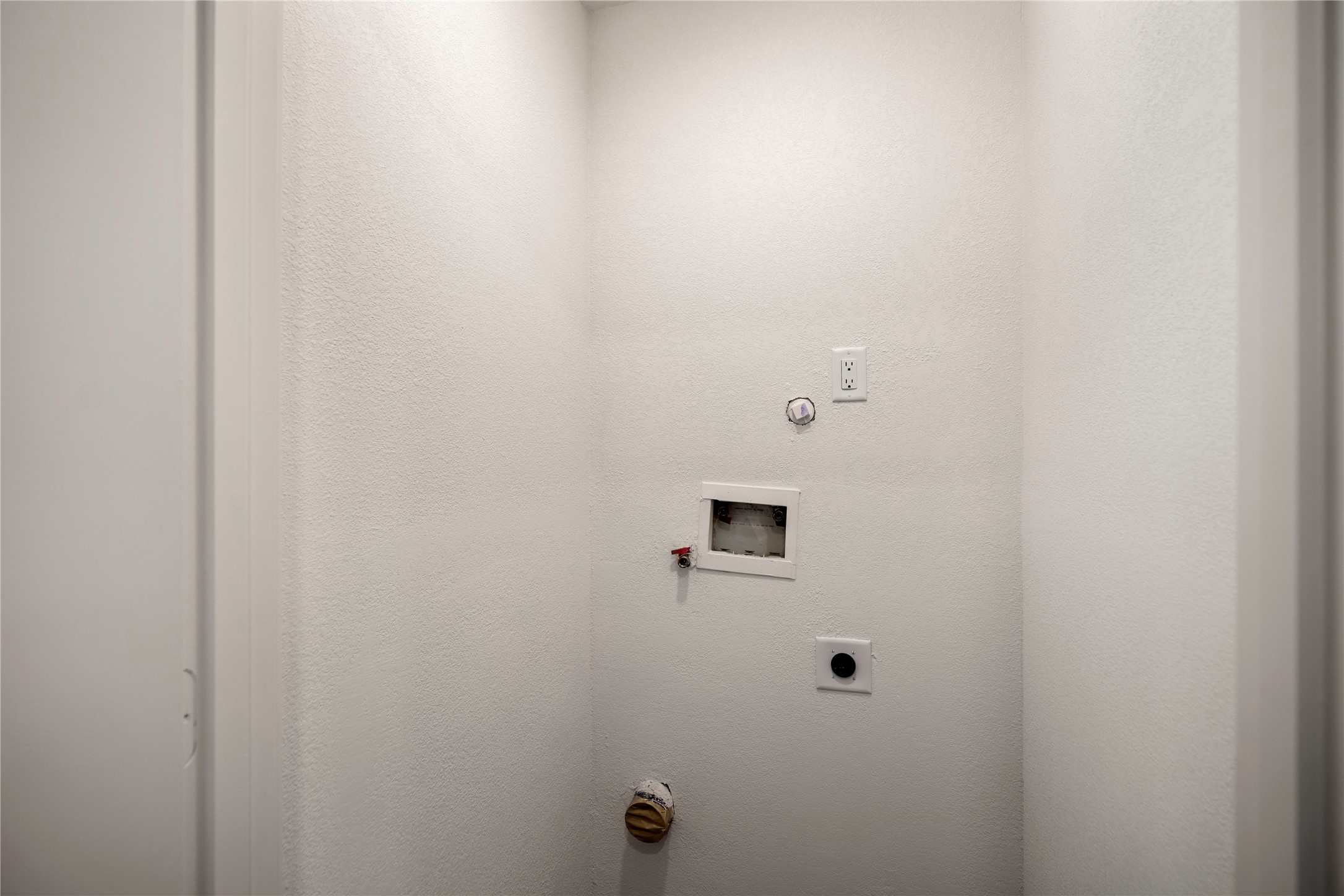 3923 Alsace Street Houston, TX 77021 - Photo 11 of 28 a view of bathroom with shower