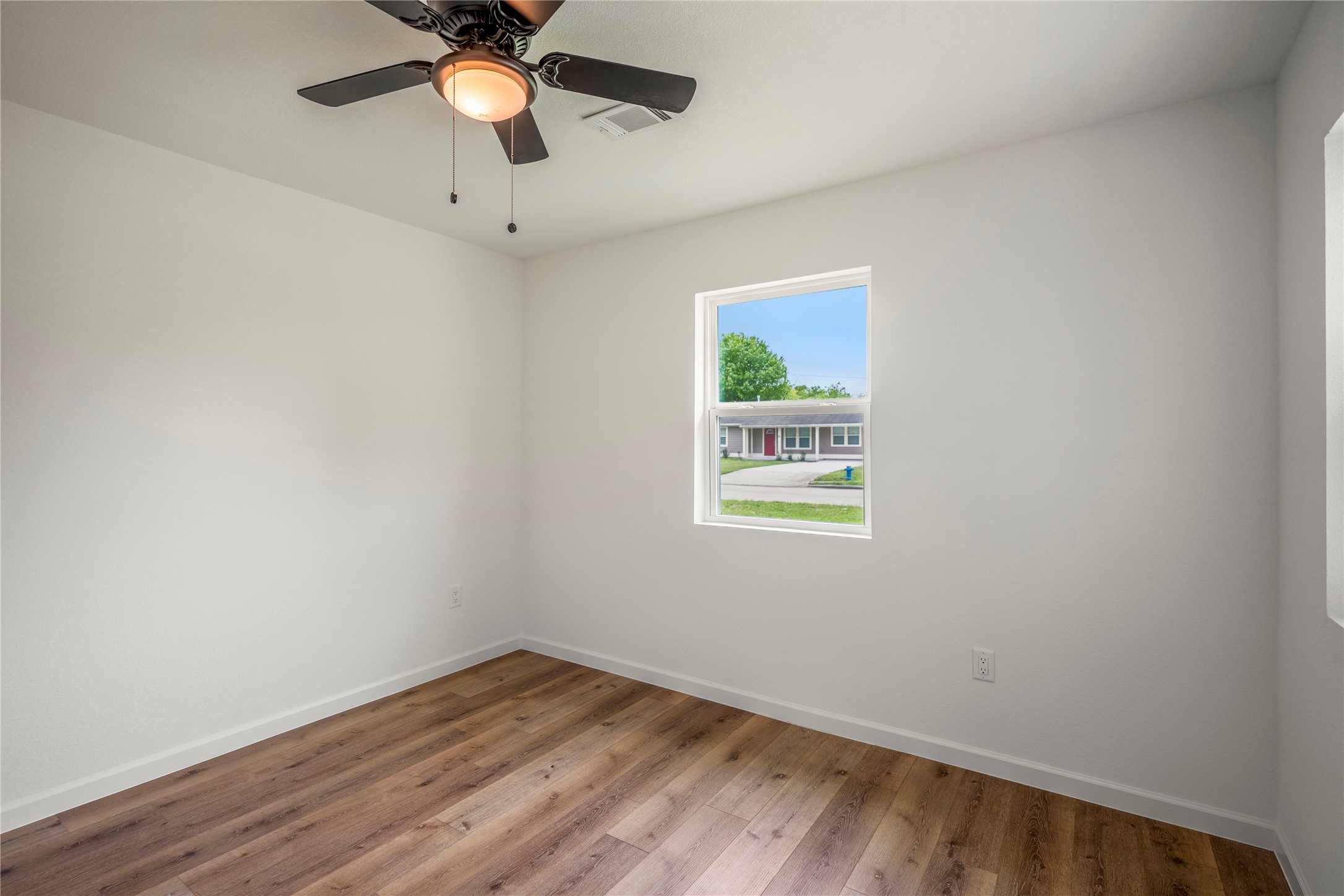 3923 Alsace Street Houston, TX 77021 - Photo 20 of 28 a view of an empty room with window and a ceiling fan