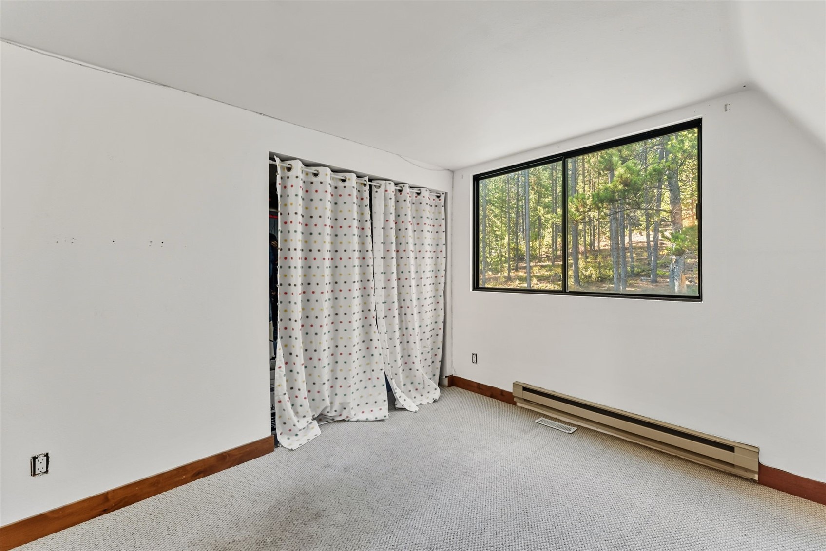 511 Vail Circle Dillon, CO 80435 - Photo 34 of 47 an empty room with a window