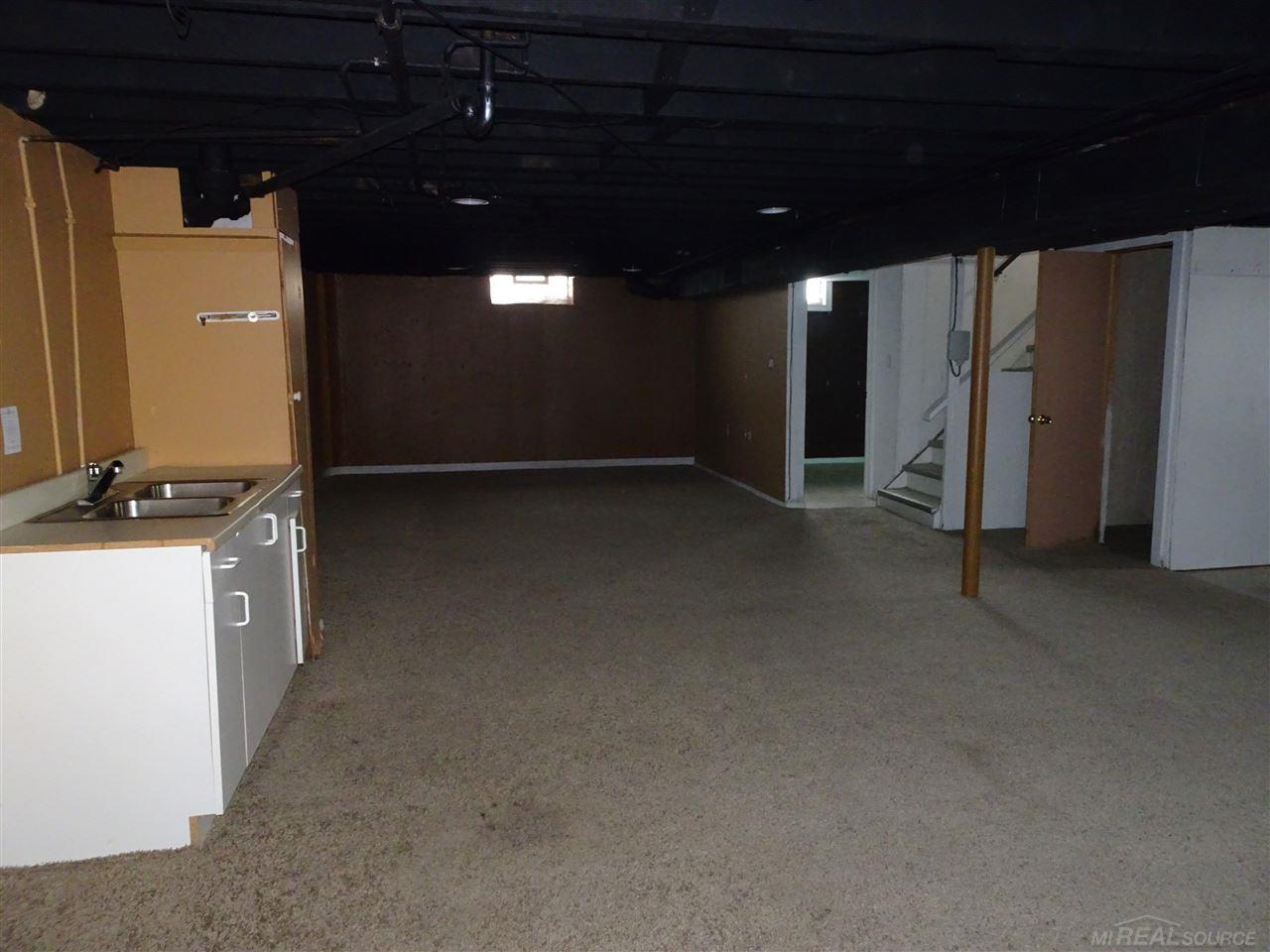 24884 Kelly Road Eastpointe, MI 48021 - Photo 18 of 19 31314937-17.JPG
