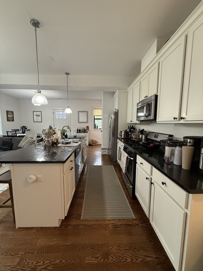 3142 North Racine Avenue, Unit 6 Chicago, IL 60657 - Photo 4 of 21