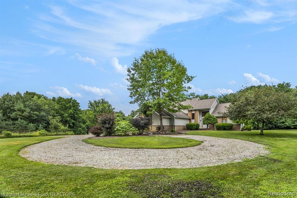 5036 Clarkston Road Clarkston, MI 48348 - Photo 2 of 39