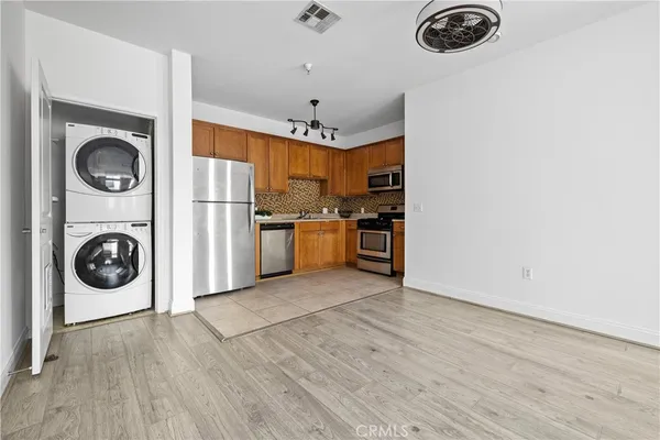 $479,000 | 6938 Laurel Canyon Boulevard, Unit 304, North Hollywood, CA 91605