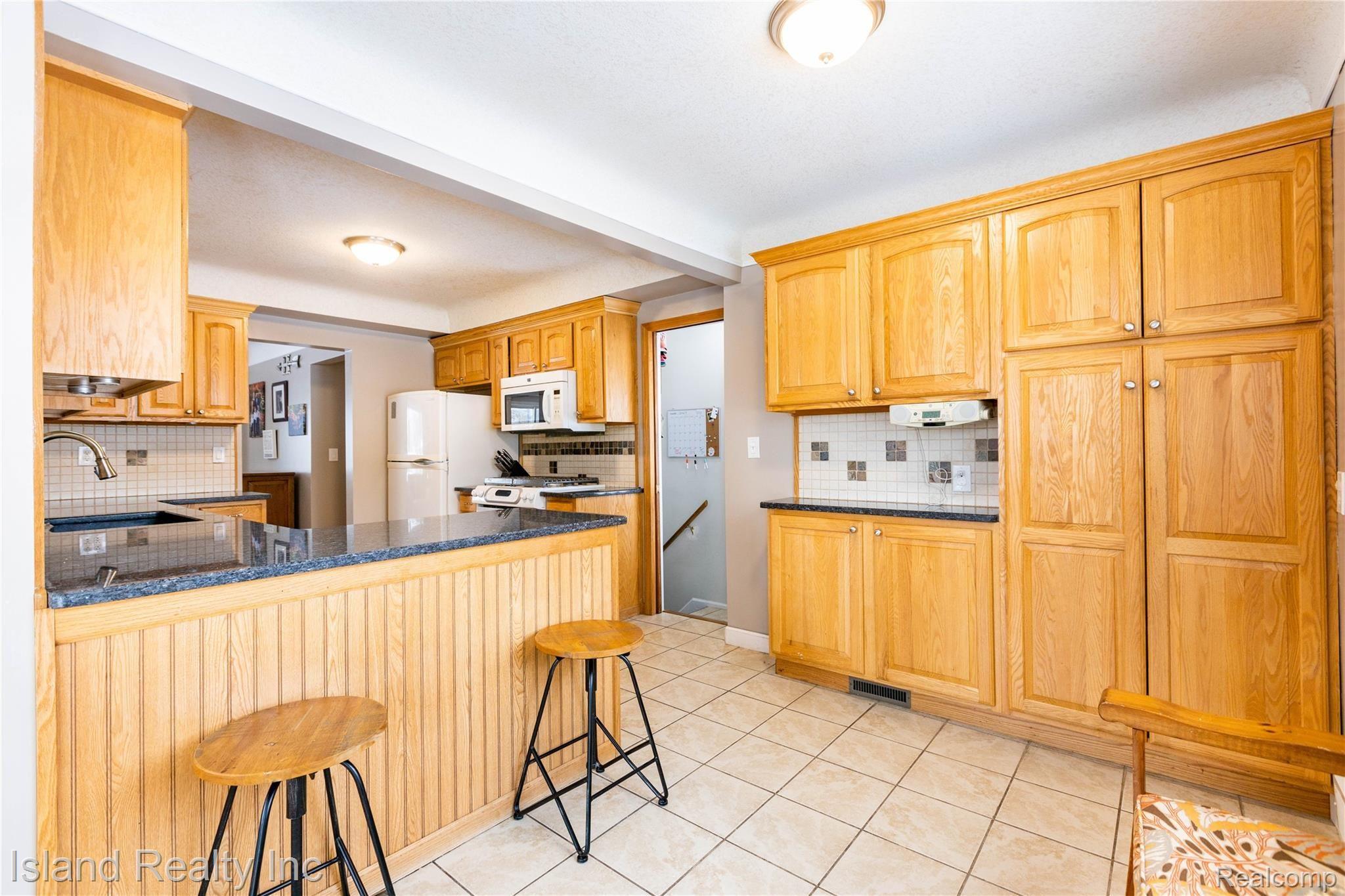 9262 Church Road Grosse Ile, MI 48138 - Photo 11 of 28 9262 Church Rd, Grosse Ile (11 of 28).jpg