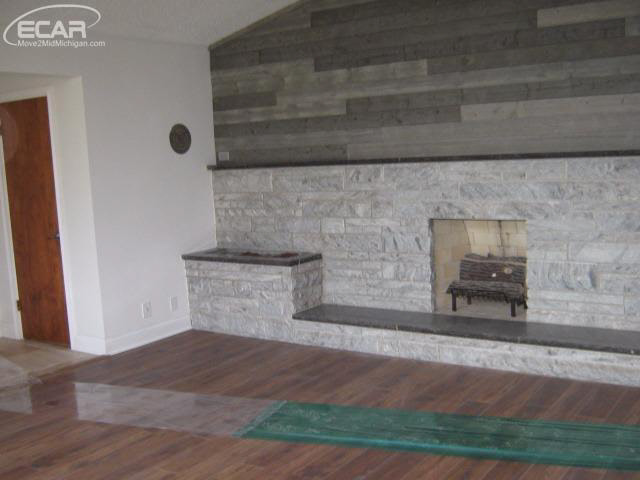 1274 Howe Road Burton, MI 48509 - Photo 5 of 28 21242378-4.JPG