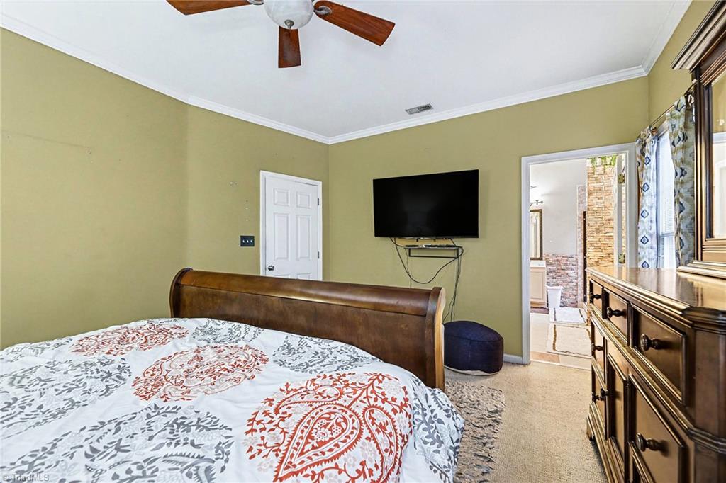4008 Deerfield Street High Point, NC 27265 - Photo 13 of 29 en suite to primary bath