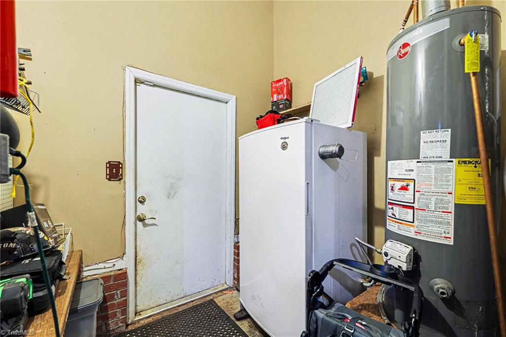 4008 Deerfield Street High Point, NC 27265 - Photo 22 of 29 mudroom to carport
