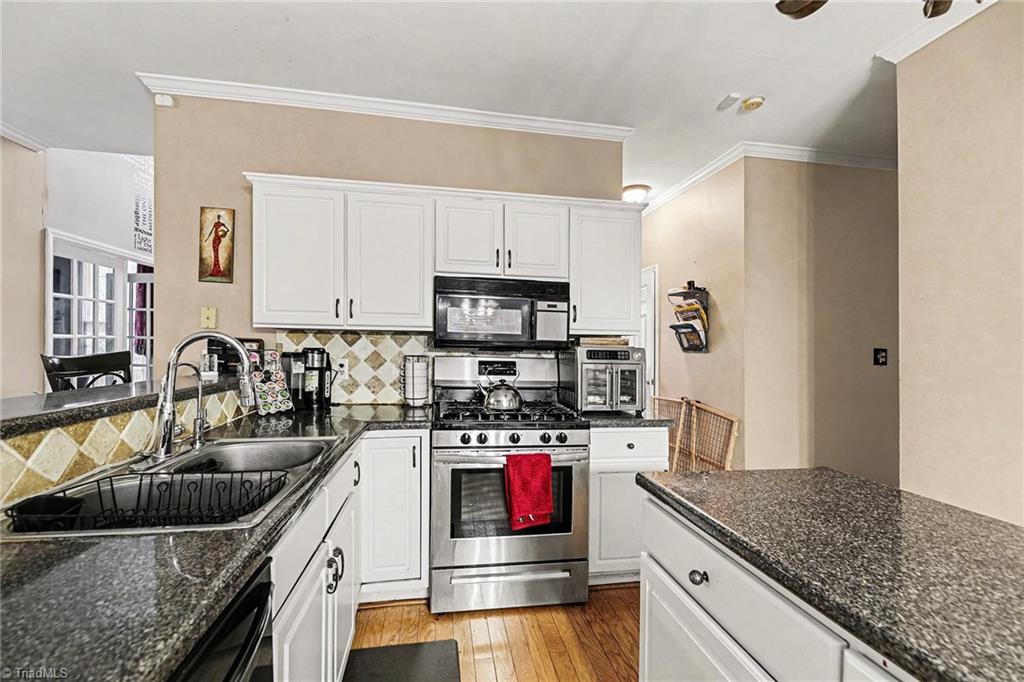 4008 Deerfield Street High Point, NC 27265 - Photo 6 of 29 Kitchen