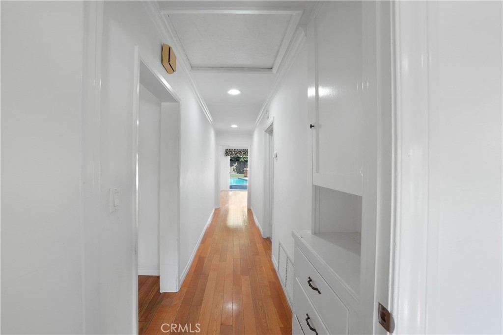 3837 Mountain View Avenue Pasadena, CA 91107 - Photo 19 of 41 a view of a hallway