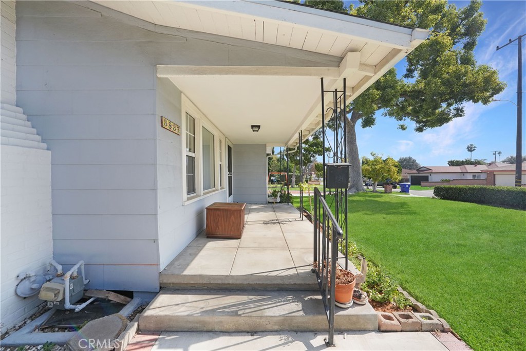 3837 Mountain View Avenue Pasadena, CA 91107 - Photo 4 of 41 a front view of a house with garden