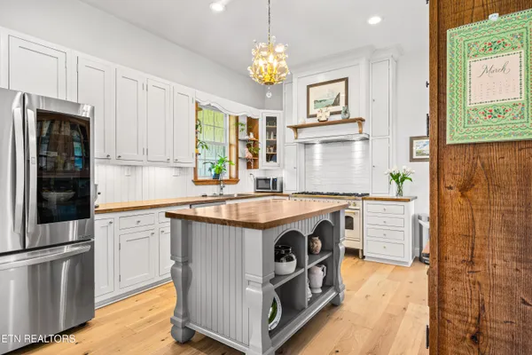 $949,999 | 159 Canary Lane, Speedwell, TN 37870