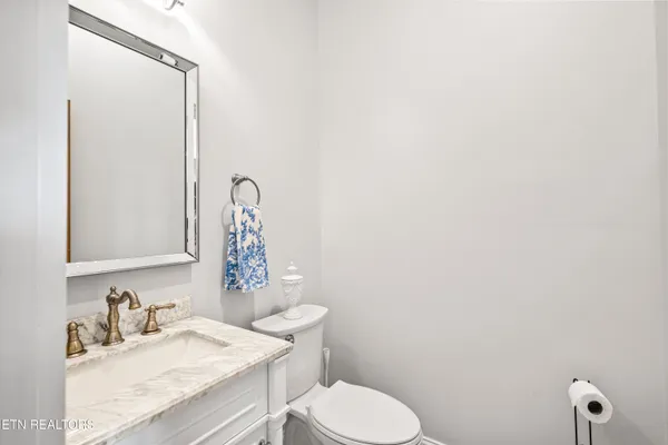$949,999 | 159 Canary Lane, Speedwell, TN 37870