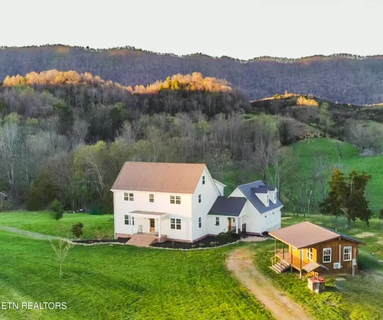 $949,999 | 159 Canary Lane, Speedwell, TN 37870