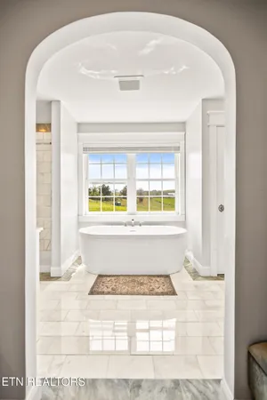 $949,999 | 159 Canary Lane, Speedwell, TN 37870