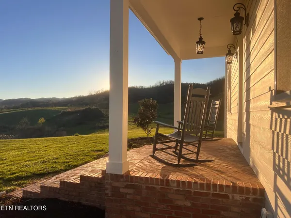 $949,999 | 159 Canary Lane, Speedwell, TN 37870