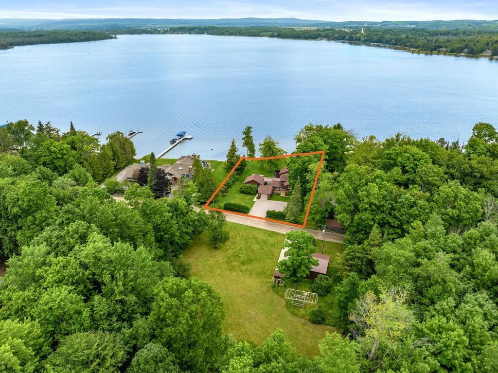 9669 Trails End Road Petoskey, MI 49770 - Photo 4 of 58 Gallery Image 4