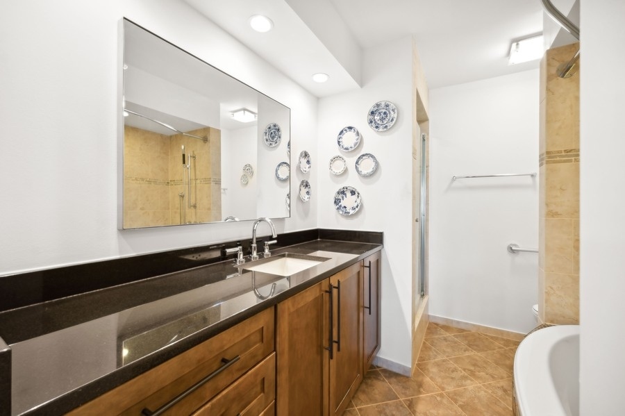 1671 Mission Hills Road, Unit 204 Northbrook, IL 60062 - Photo 11 of 17 Gallery Image 11