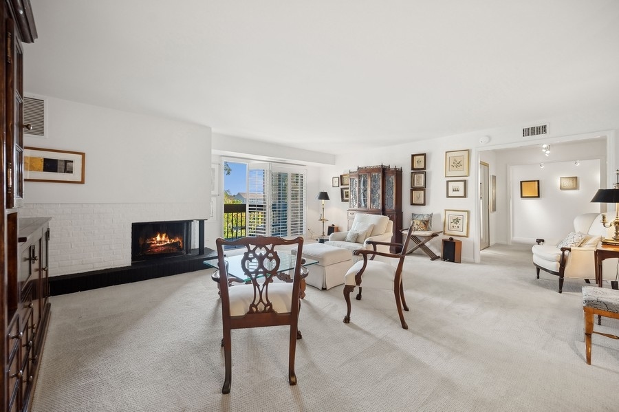 1671 Mission Hills Road, Unit 204 Northbrook, IL 60062 - Photo 4 of 17 Gallery Image 4