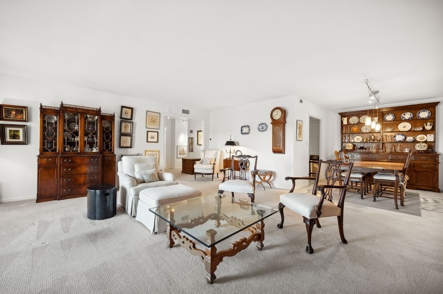 1671 Mission Hills Road, Unit 204 Northbrook, IL 60062 - Photo 5 of 17 Gallery Image 5