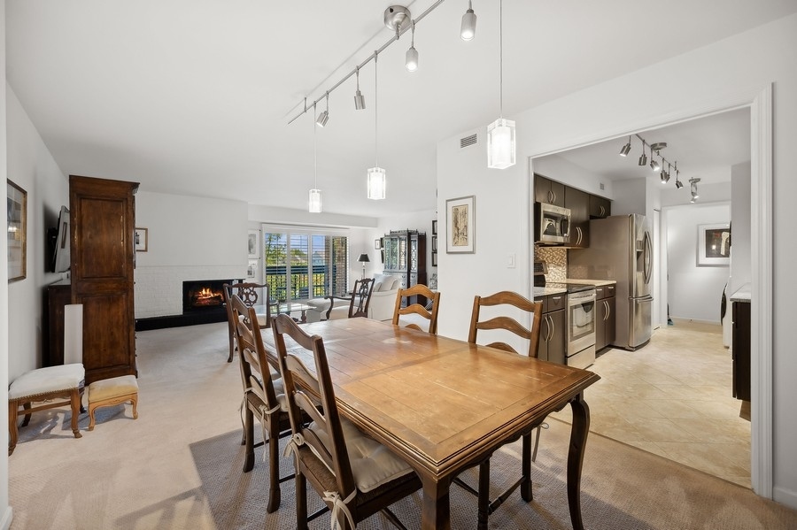 1671 Mission Hills Road, Unit 204 Northbrook, IL 60062 - Photo 6 of 17 Gallery Image 6