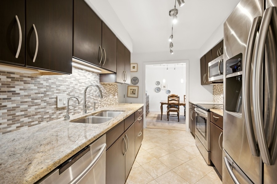 1671 Mission Hills Road, Unit 204 Northbrook, IL 60062 - Photo 7 of 17 Gallery Image 7