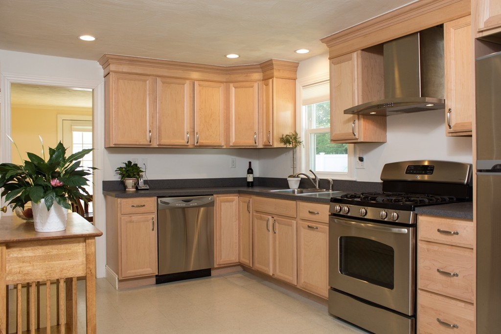31 Netta Road Dedham, MA 02026 - Photo 3 of 22 Gallery Image 3