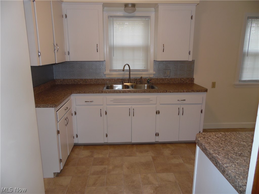 1314 Root Road Lorain, OH 44052 - Photo 4 of 26