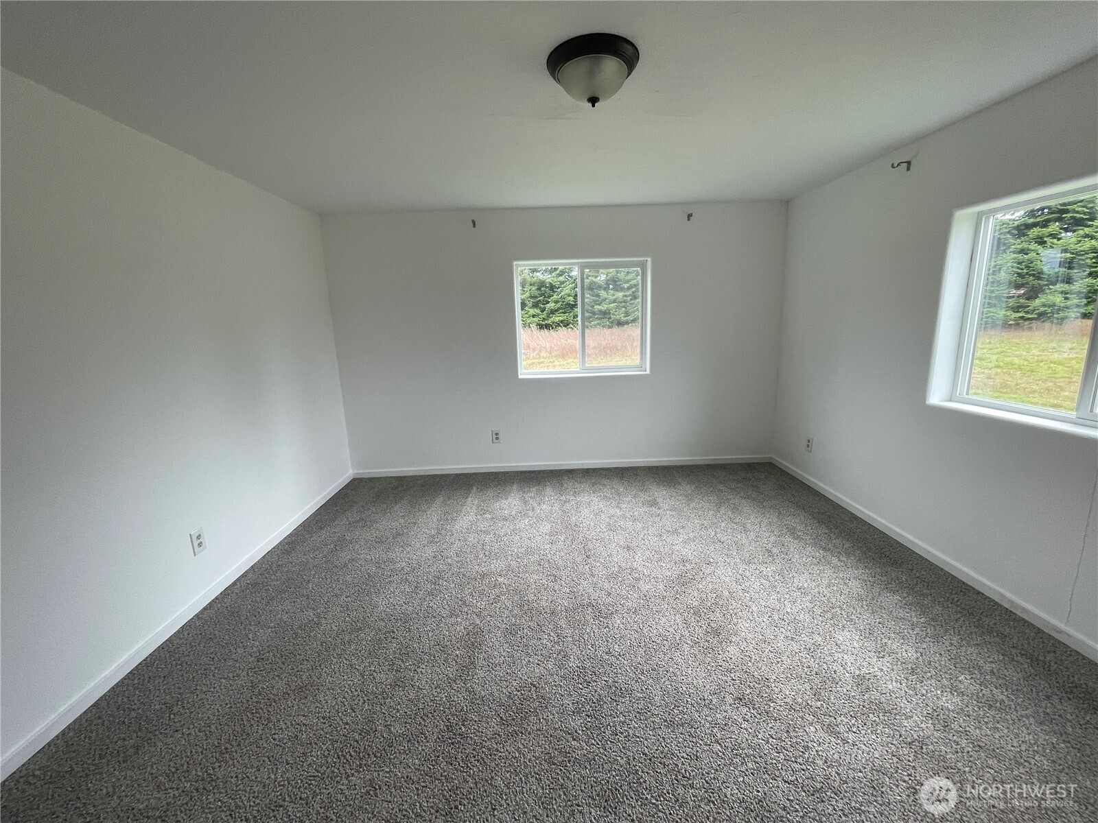 564 West Avery Road Winlock, WA 98596 - Photo 14 of 24 an empty room with a window