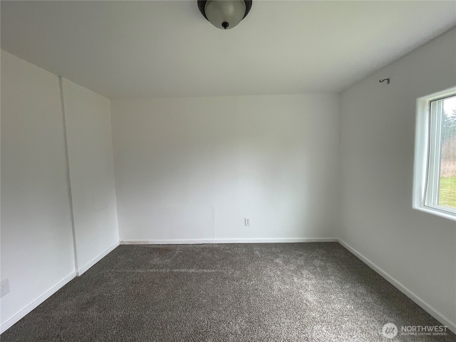 564 West Avery Road Winlock, WA 98596 - Photo 16 of 24 a view of an empty room and window