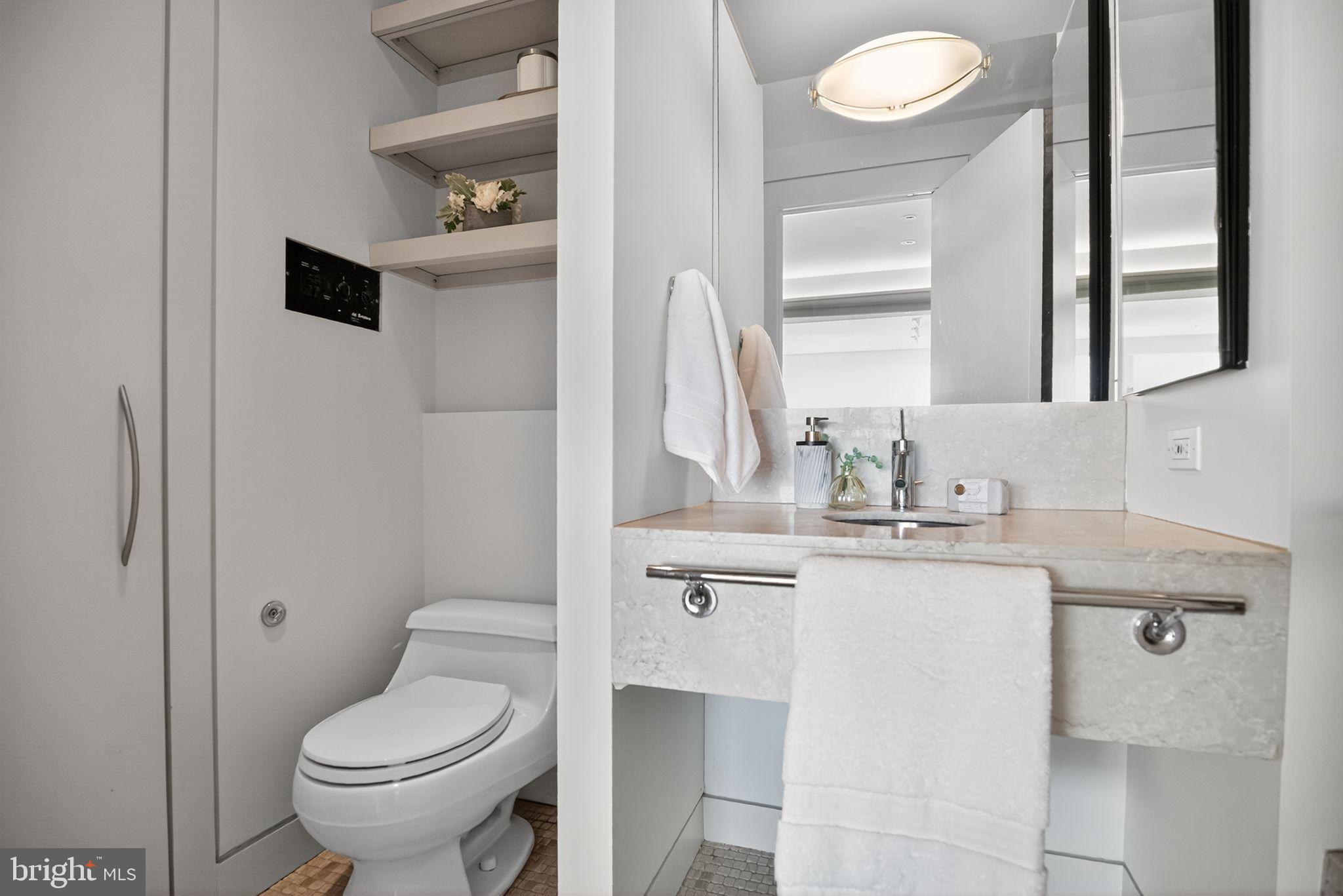 1820 Rittenhouse Square, Unit 1802 Philadelphia, PA 19103 - Photo 20 of 28 2nd Bedroom w/ Ensuite Bath
