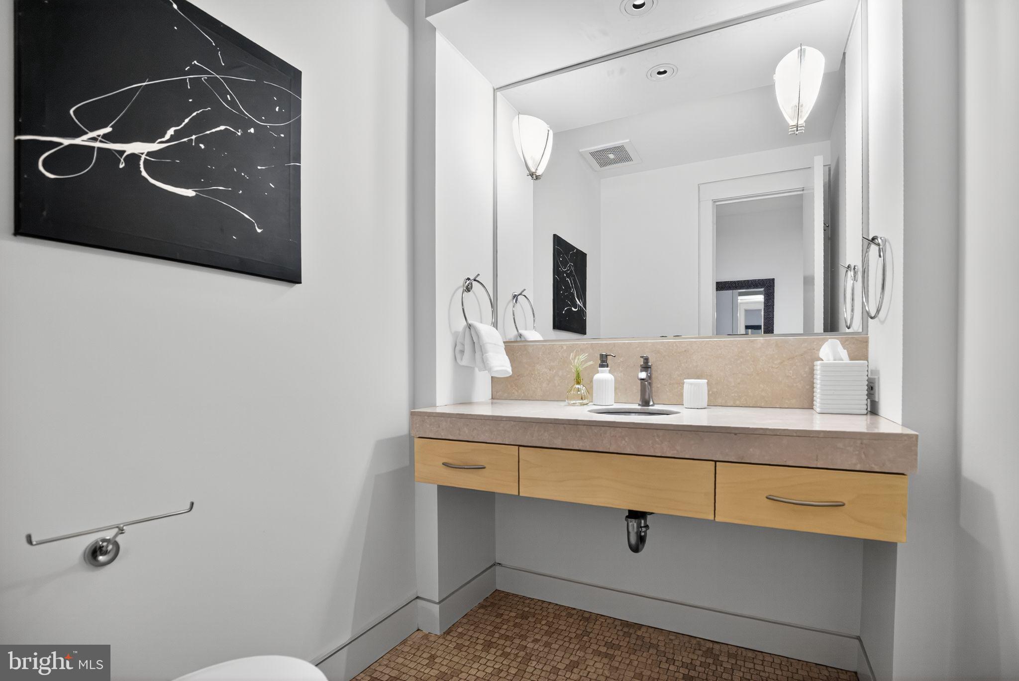 1820 Rittenhouse Square, Unit 1802 Philadelphia, PA 19103 - Photo 23 of 28 Hall Power Room